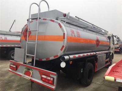 東風8噸汽油運輸車 高效安全的移動加油站